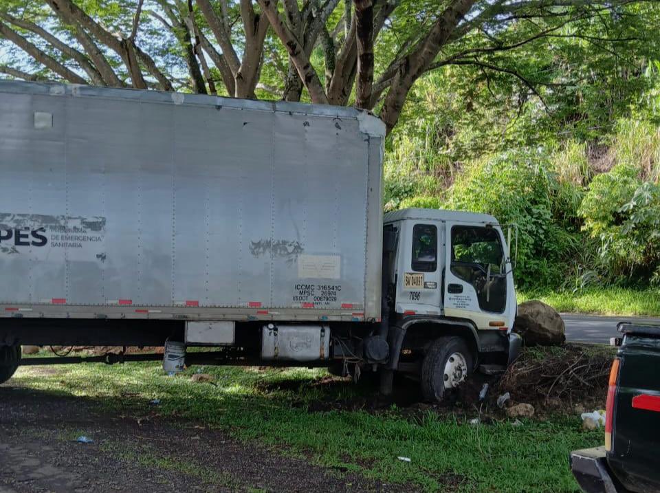 Choque entre furgón y pickup deja varios lesionados en San Vicente