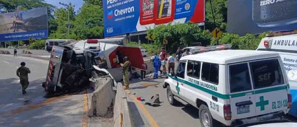 Recomiendan tomar rutas alternas tras accidente en la Curva del Papaturro