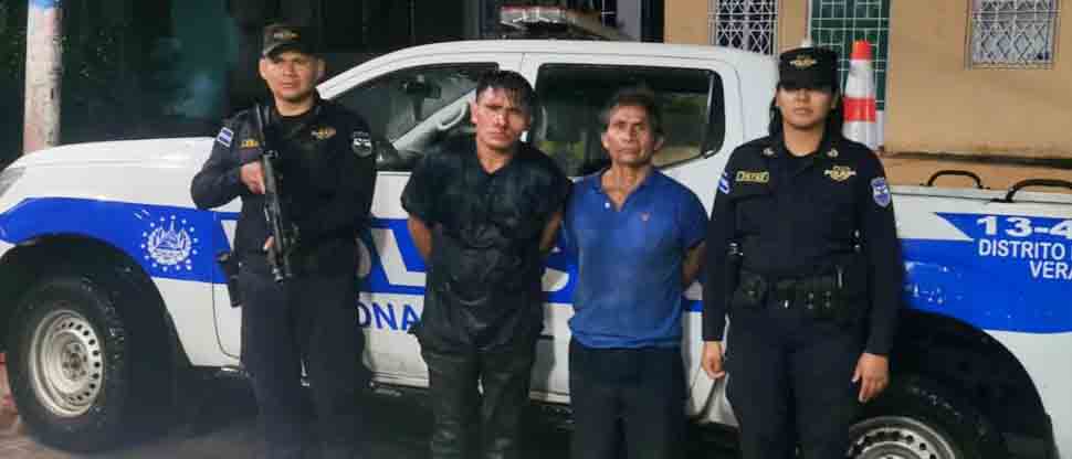 Arrestan a padre y su hijo que atacaron a hombre cuando chupaban en Verapaz