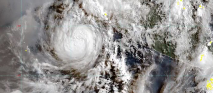 Huracán Flossie se debilita a categoría 2 frente a México