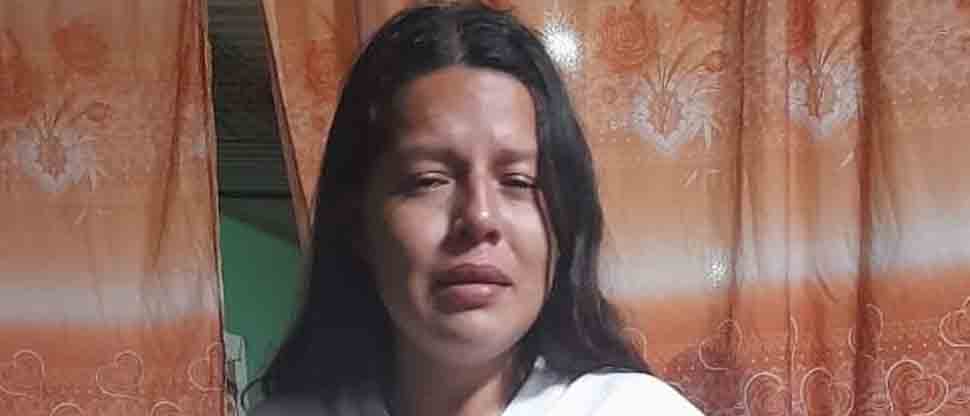 Estafadora llora tras ser arrestada por hurtar dinero de cuentas bancarias