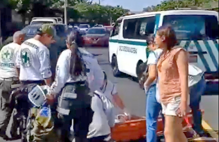 Motociclista resulta fuertemente lesionado tras impactar contra un camión el San Salvador