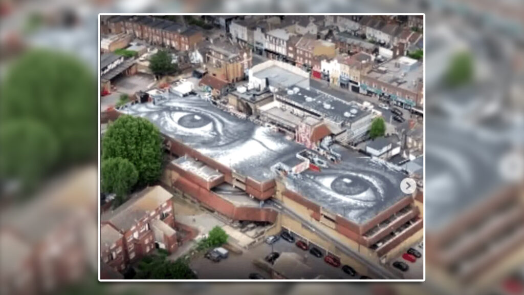 Salvadoreño deja su huella en Londres; realizó un mural que solo puede apreciarse desde el cielo