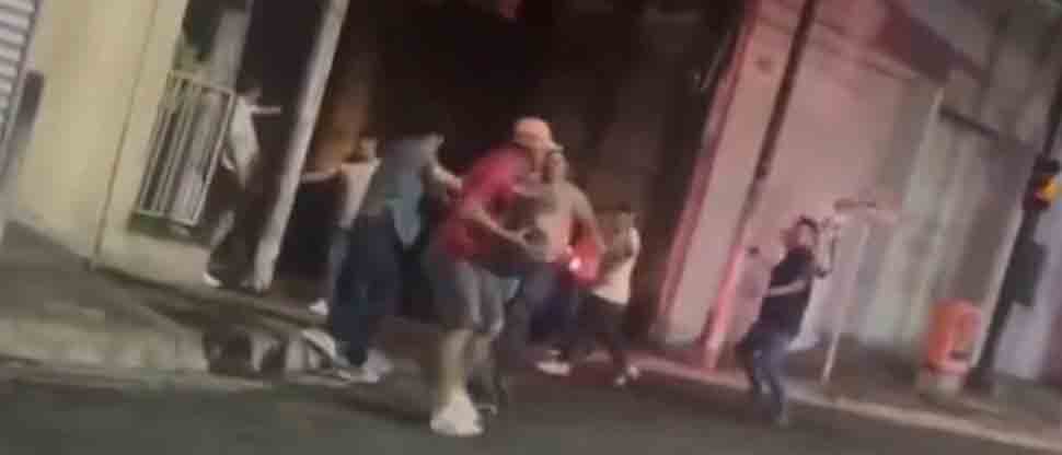 Graban a borrachos que se fueron a pelear durante las fiestas patronales de Ciudad Delgado