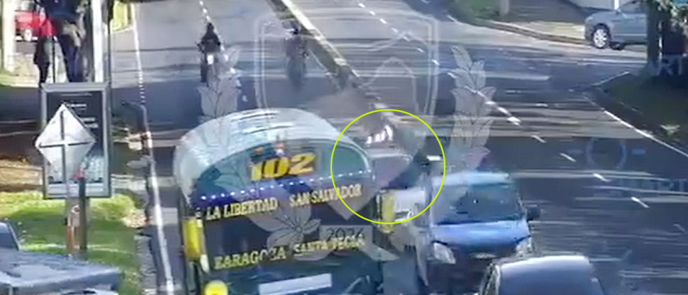 Exceso de velocidad termina en múltiple accidente en Santa Tecla