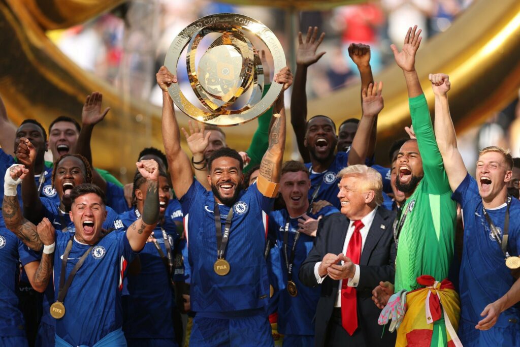 Presidente Trump entrega copa del Mundial de Clubes al Chelsea