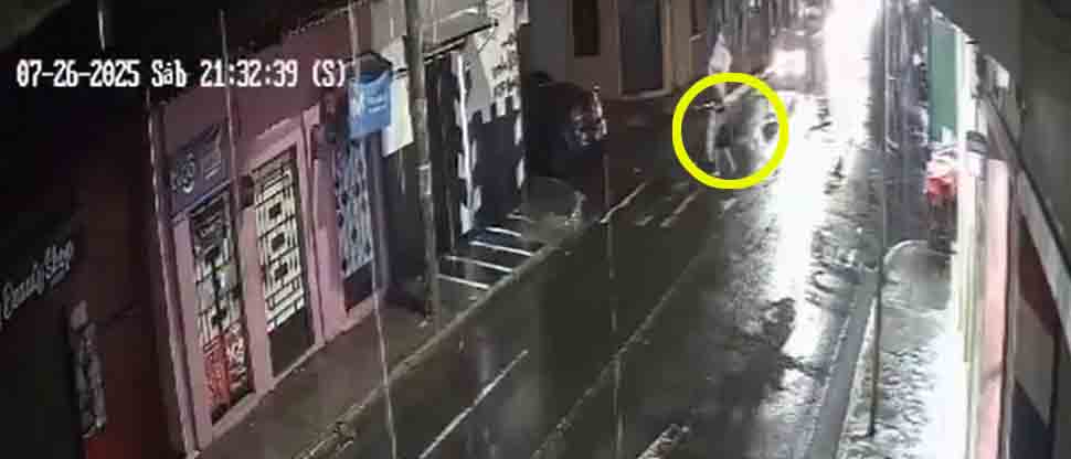 Captan a conductor atropellando a una ancianita cuando cruzaba la calle en Apopa