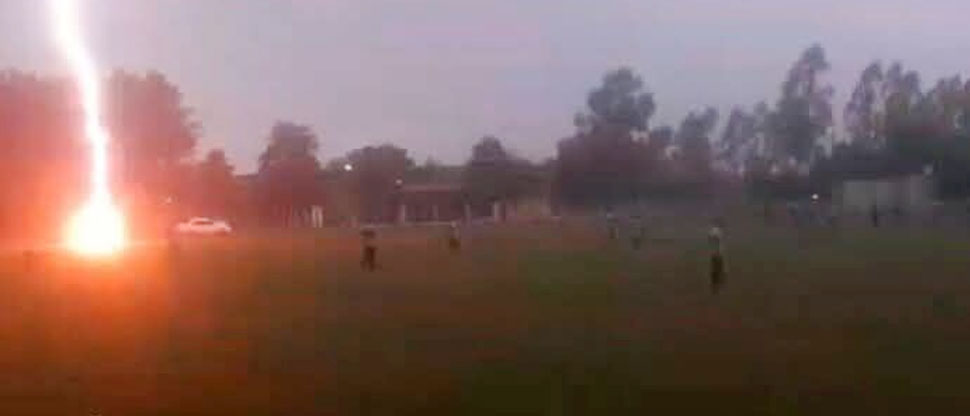 Joven que jugaba fútbol pierde la vida al ser alcanzado por un rayo en San Vicente