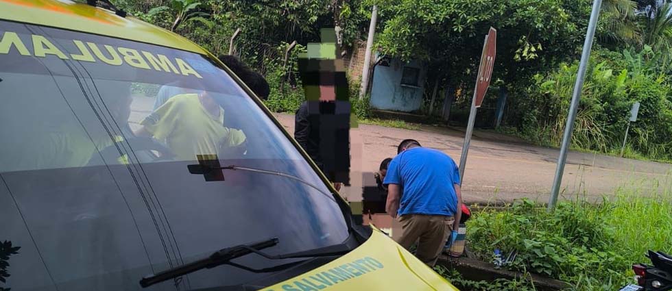 Reportan lesionados tras siniestro vial entre motocicleta y vehículo en Cabañas