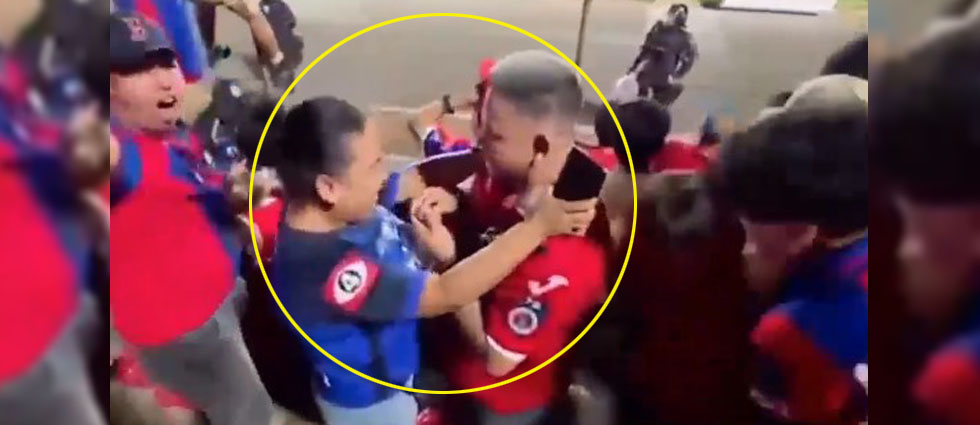 ¡¡¡Aficionado de FAS le pide matrimonio a su novia mientras celebraban gol contra el Águila!!!