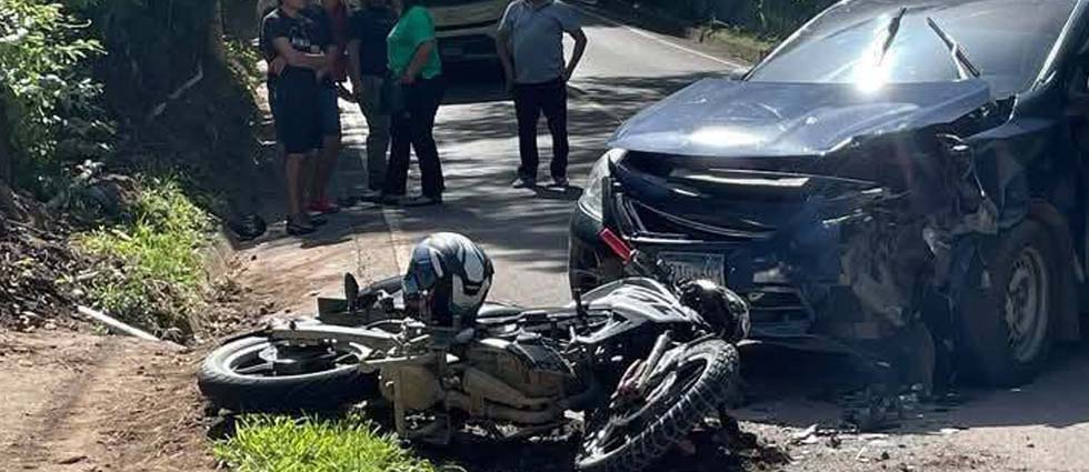 Motociclista acaba en el hospital tras fuerte siniestro vial en La Unión