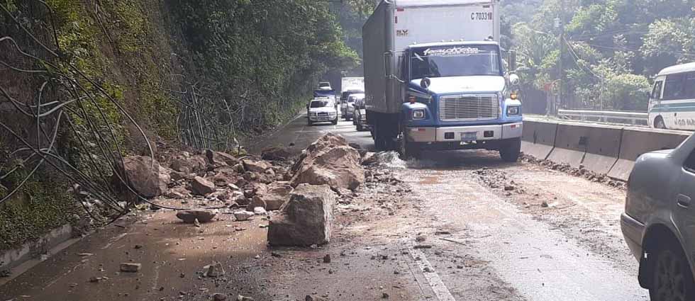 Alertan sobre alta probabilidad de deslizamientos y caída de rocas en el oriente del país