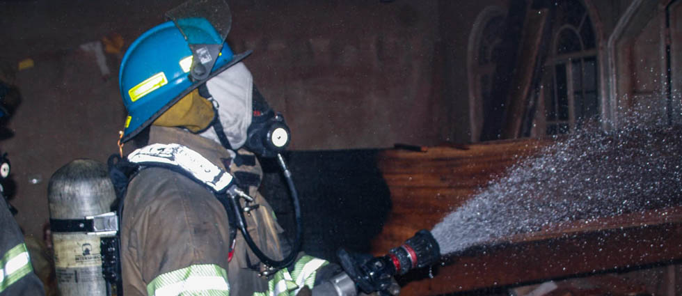 Incendio consume carpintería en Ciudad Delgado