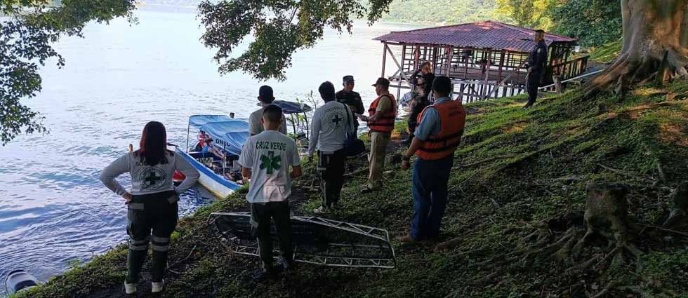 Reportan a persona desaparecida en el Lago de Coatepeque