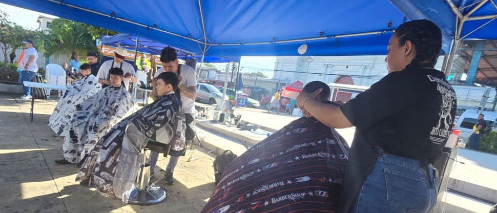 Realizan jornada de corte de cabello gratis a estudiantes en Nejapa y Apopa