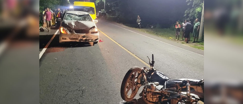 Invasión de carril deja fuerte choque y tres lesionados en La Paz
