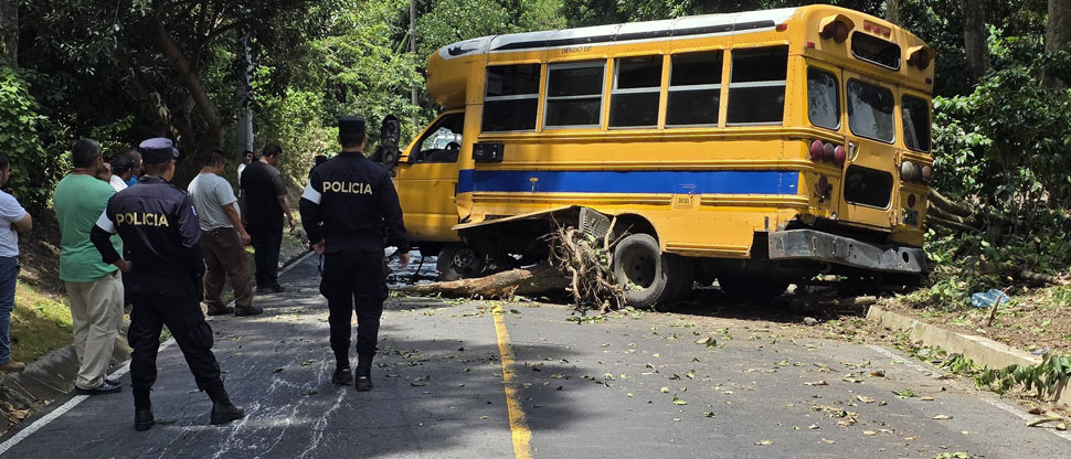 Varios lesionados deja accidente de buseta que presentó fallas en los frenos