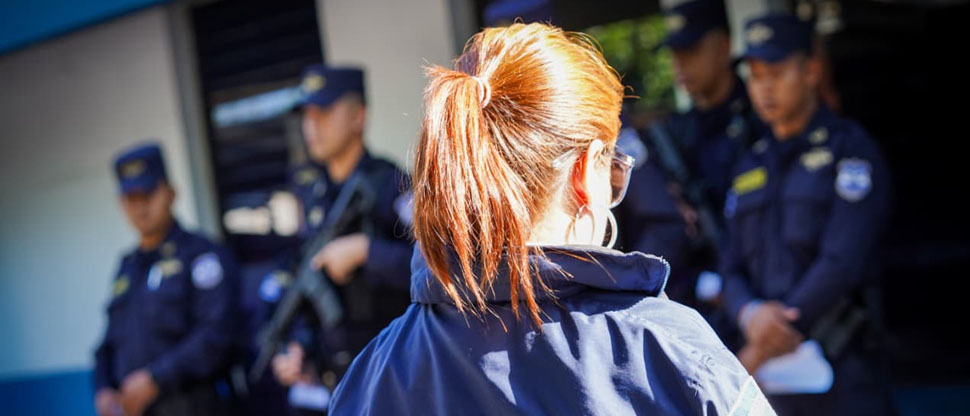 Capturan a una persona y decomisan dinero y sustancias ilegales en allanamiento en la Zona Real