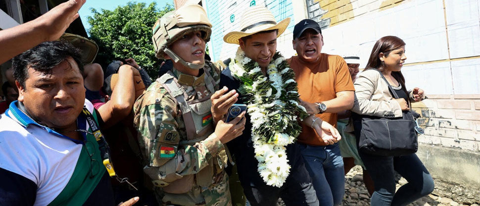 BOLIVIA: Simpatizantes de Evo Morales apedrean a candidato presidencial Andrónico Rodríguez