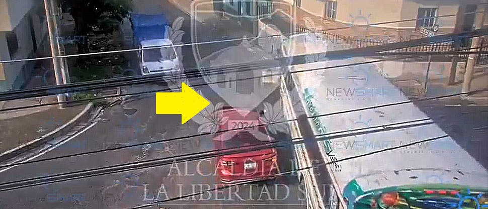 Conductor provoca fuerte choque tras irrespetar señal de alto en Santa Tecla