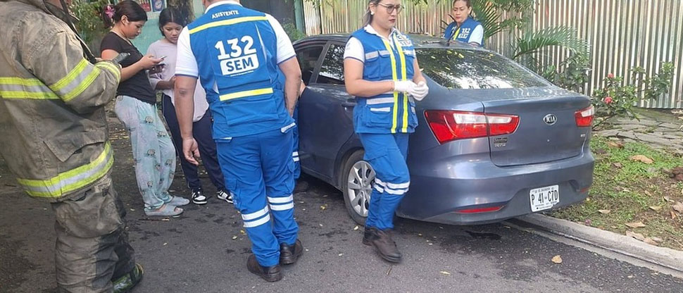 2 personas resultan lesionadas en choque en la calle de Agua Caliente