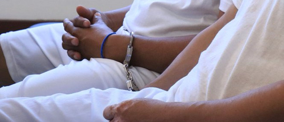 Mandan a prisión a hombre y mujer que cobraron $675 por artículos que no entregaron
