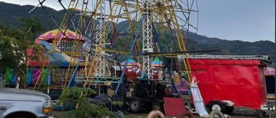 Tormenta con fuertes ráfagas de viento derriba juegos mecánicos en feria de Jalapa, Guatemala