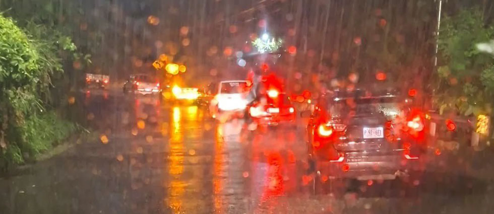 Lluvias continuarán en varios puntos de El Salvador esta noche y madrugada de miércoles