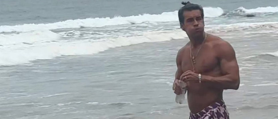 Viralizan supuesta foto del actor Mario Casas en la playa El Tunco