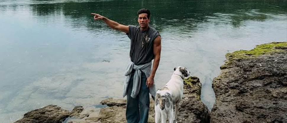 Popular actor español Mario Casas se encuentra disfrutando de las playas salvadoreñas