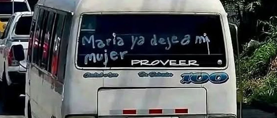 Motorista de microbús le avisa a su novia que dejó su esposa de esta curiosa manera