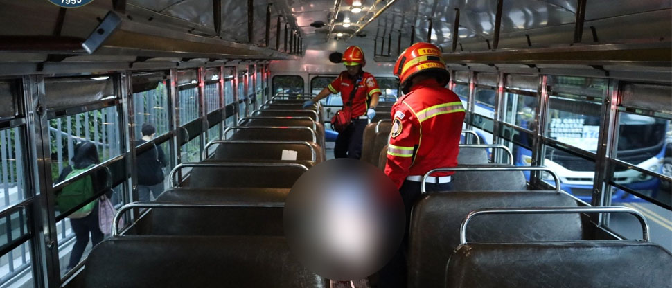 Ataque dentro de bus deja como saldo un fallecido y un herido en Santa Catarina Pinula, Guatemala
