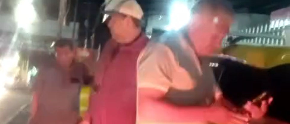 Denuncian a taxistas que se creen los dueños de la acera frente a la terminal de occidente