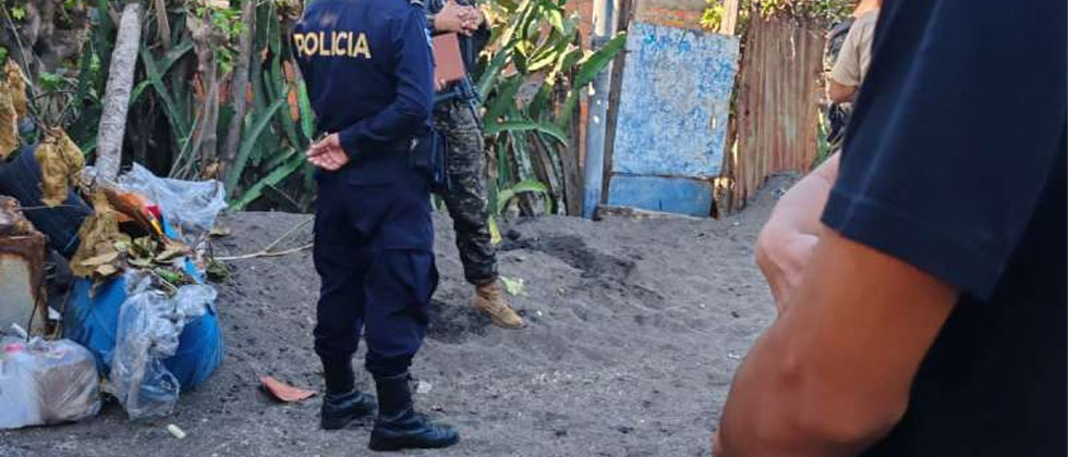 Adulto mayor fallece ahogado en playa de Acajutla