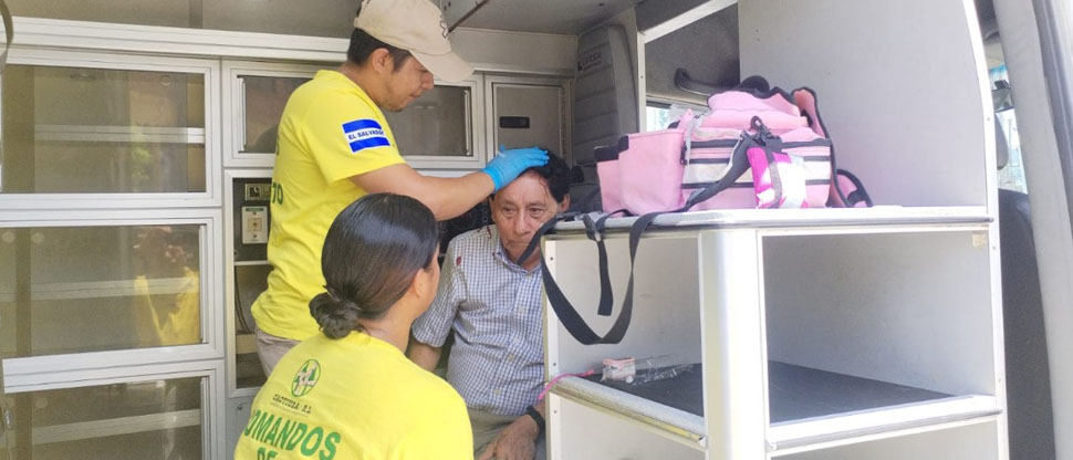 Piden tres Doritos después para conductor de bus que provocó que anciano cayera al suelo