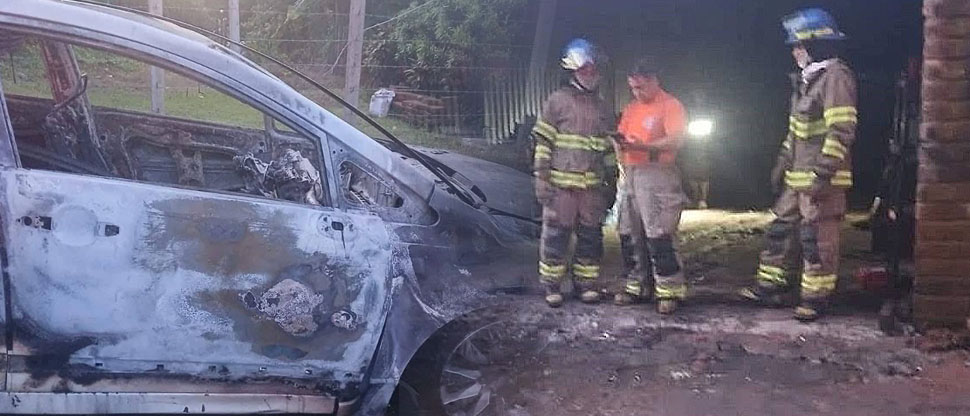 Vehículos en reparación terminan en cenizas tras incendiarse taller en La Libertad