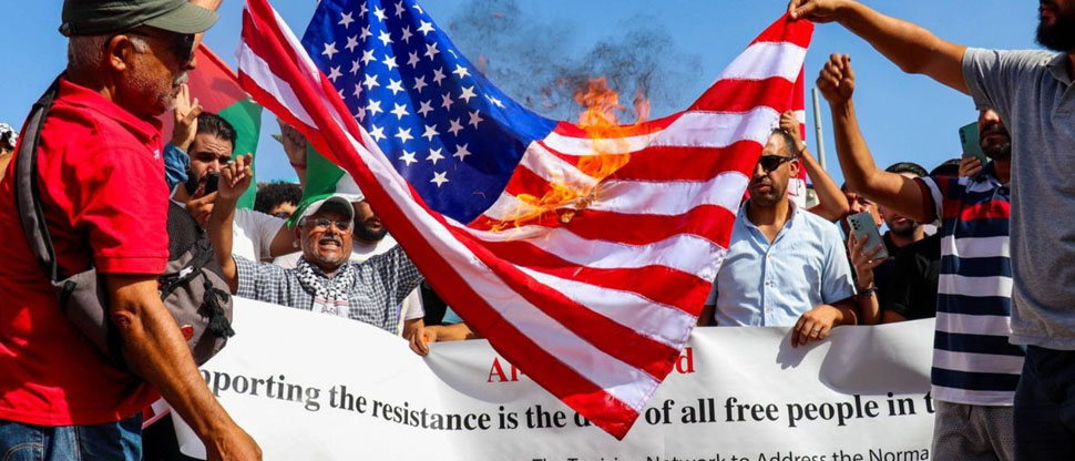 Sancionarán con cárcel a todo aquel que queme la bandera de los Estados Unidos