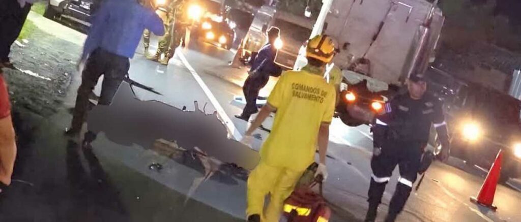 Biker fallece tras impactar contra rastra en San Martín