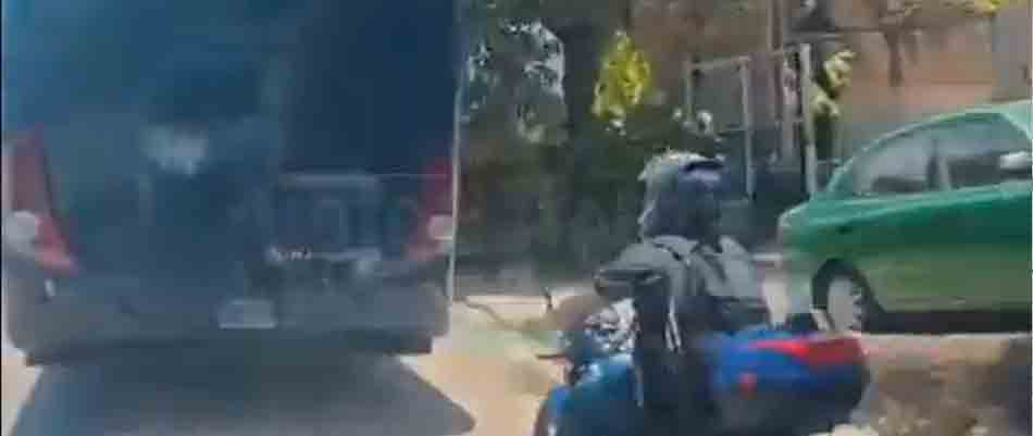 Biker arriesga su vida por realizar maniobra peligrosa en Santa Ana
