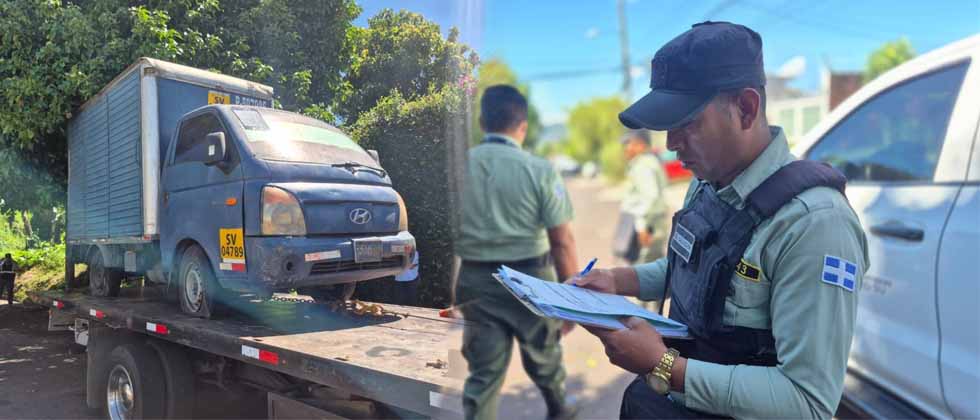 Directo a Changallo: Retira camión abandonado en la vía pública