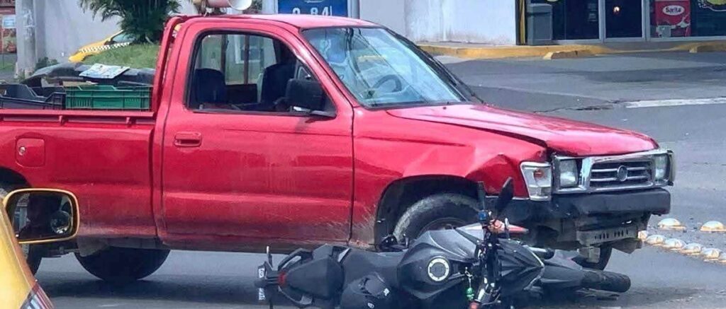 Biker resulta lesionado tras accidentarse en Ruta Militar