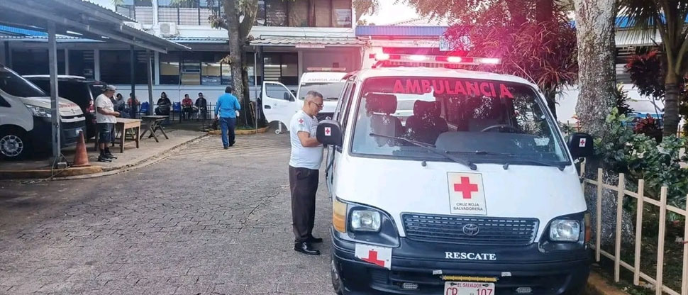 Auxilian a motociclista que chocó contra un poste en Usulután