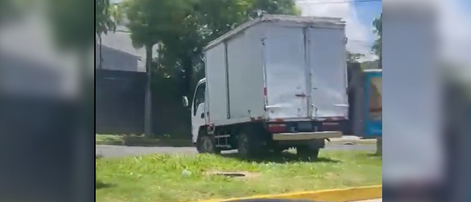 Denuncian a conductor haciendo una maniobra indebida en Bulevar del Ejército