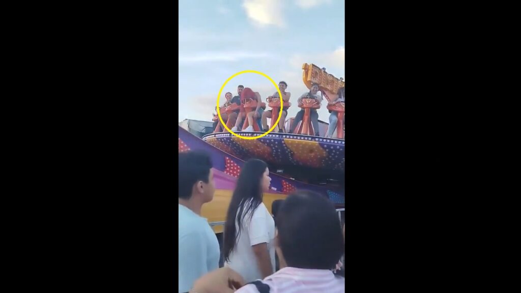 Mujer se desmaya a bordo de juego mecánico en campo de la feria