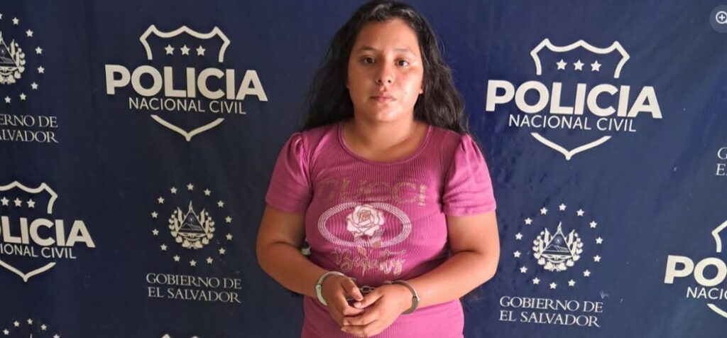 Joven es detenida por desobedecer medidas cautelares: Fue a buscar al hombre al trabajo