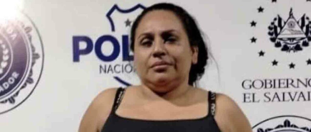Arrestan a borracha que chocó contra separadores y lesionó a su acompañante