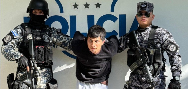 Delincuente es expulsado de Estados Unidos a territorio salvadoreño para que pague su crimen