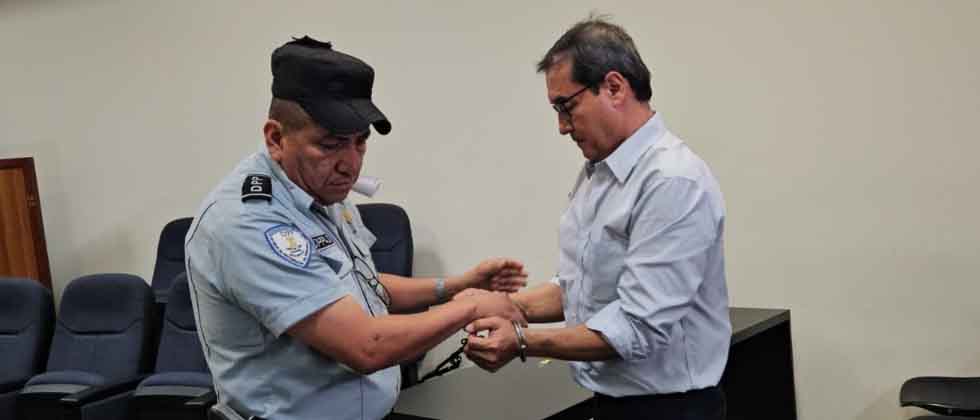 Exfiscal general Luis Martínez es condenado a 10 años de prisión