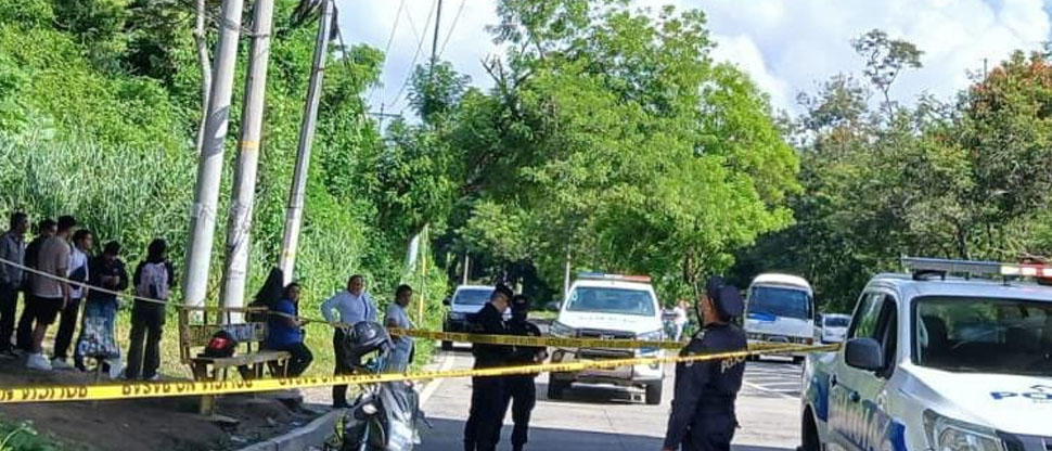 Mujer pierde la vida al caerse desde paso desnivel ubicado en autopista a Comalapa