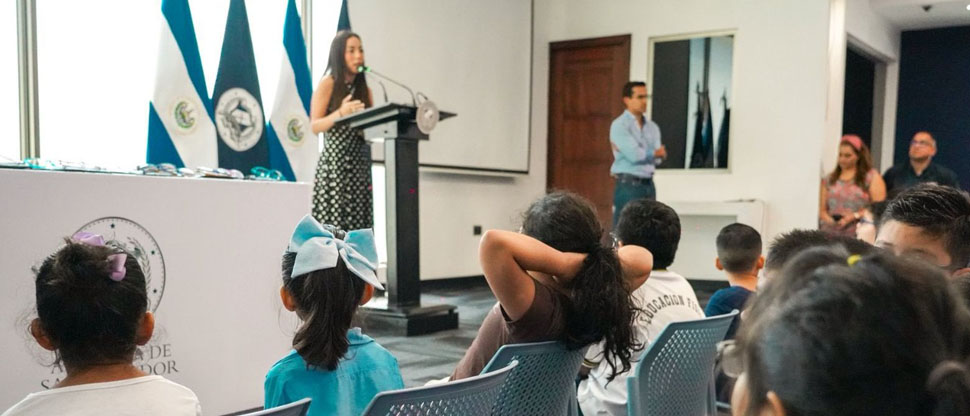 Alcaldía de San Salvador Centro ha entregado más de 800 lentes y 4,000 exámenes visuales